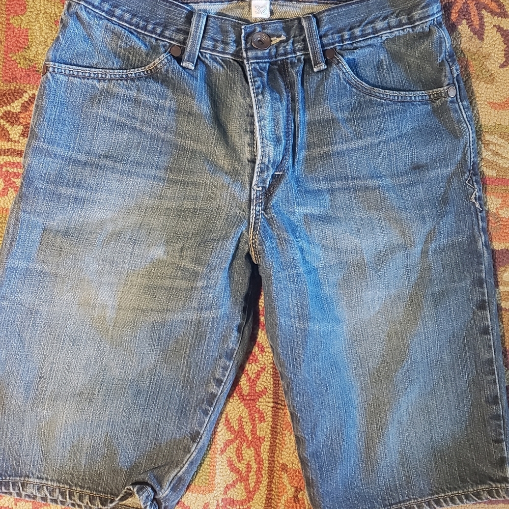 Levi's W. 32 Silver Tab jean shorts